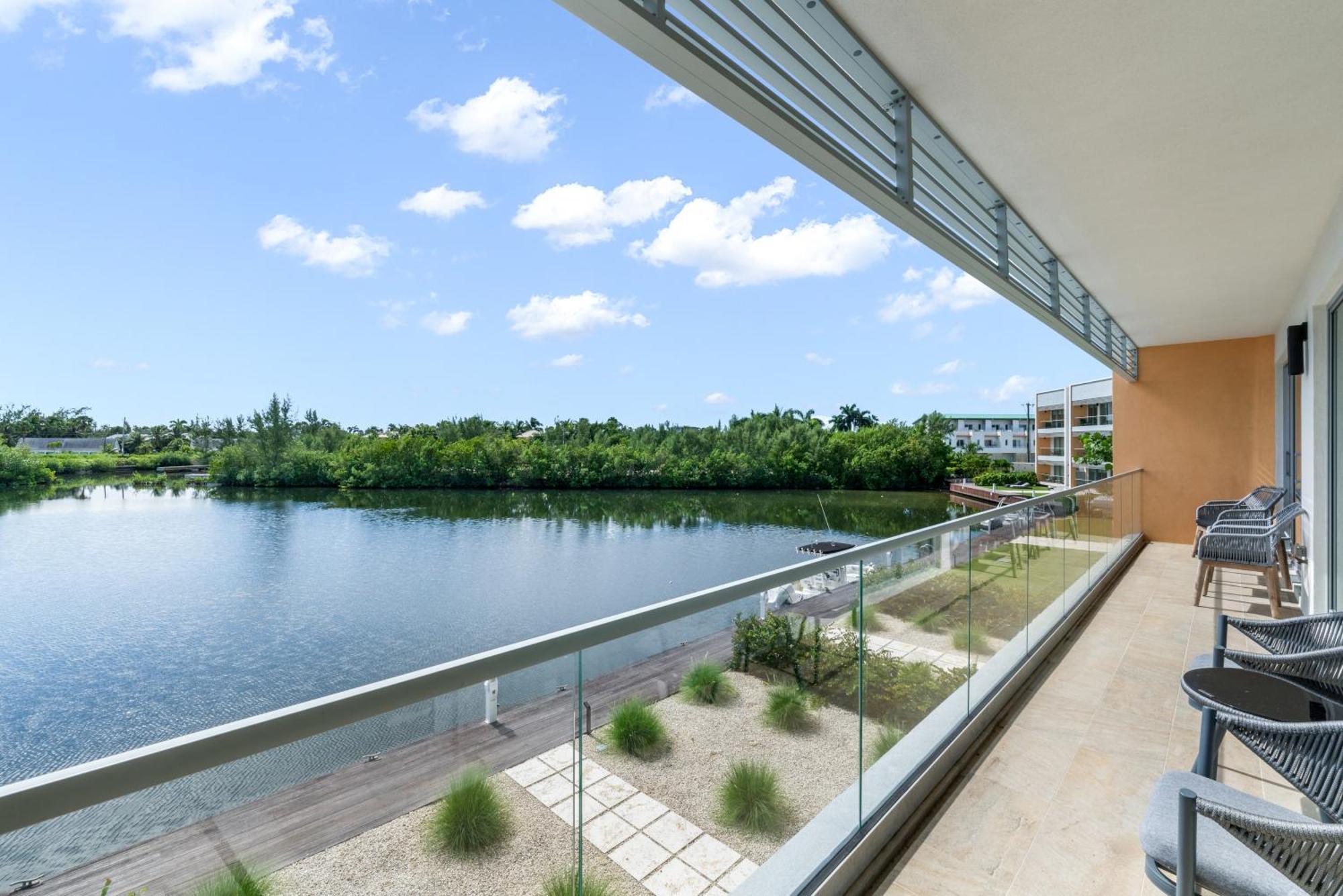 ONE Canal Point George Town Exterior foto