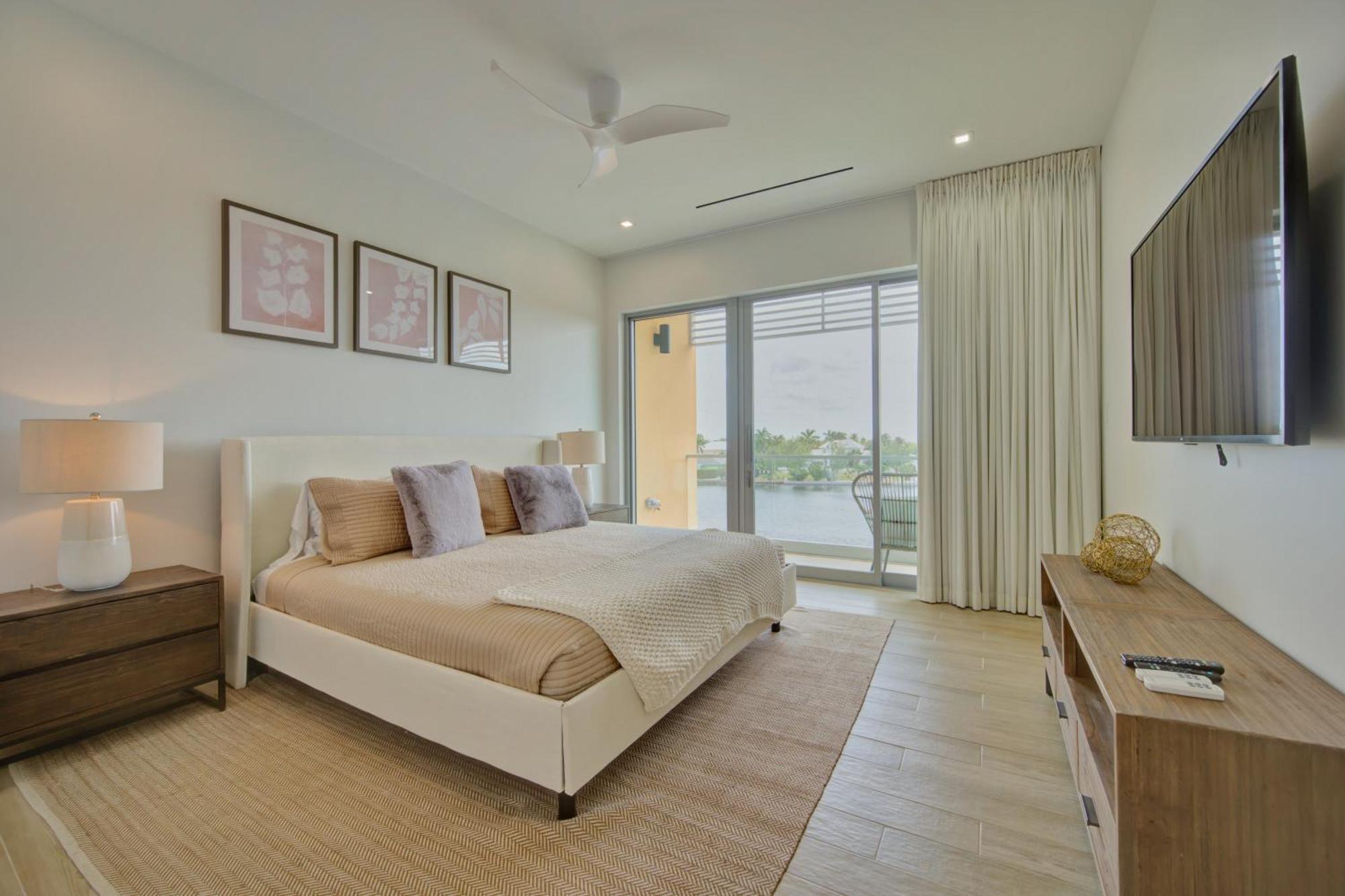 ONE Canal Point George Town Exterior foto
